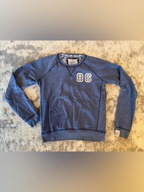 Vintage Victoria's Secret Blue Crewneck Sweatshirt with '86' Chest Patch